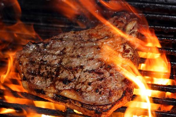 Grilled-BBQ-Steak_R