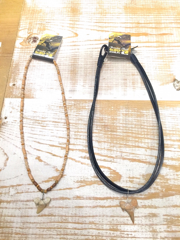 男性向けのアクセサリーも置いていました。 値段がすごい。左4.99 右7.99など! 種類は他にもたっっくさんありました!