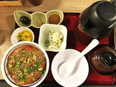 本日の白身魚ごまだれ丼$14.50 今日はハマチでした