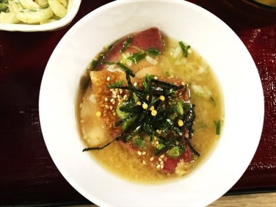 ごまだれ丼、2杯目はお出しをかけてお茶漬け風に