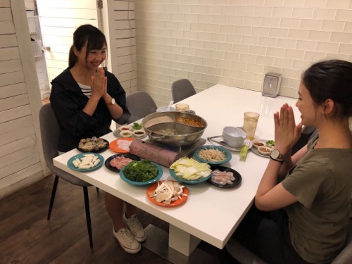 スイートホームカフェ ホノルル ハワイ ワイキキ 台湾式鍋 ホットポット 人気の店