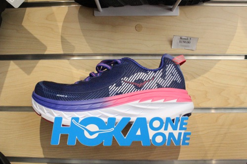 ホカオネオネ（HOKA ONE ONE）