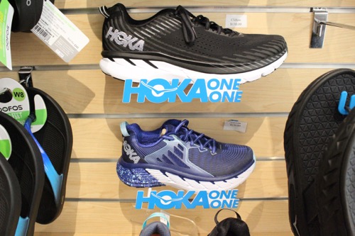 ホカオネオネ(HOKA ONE ONE)