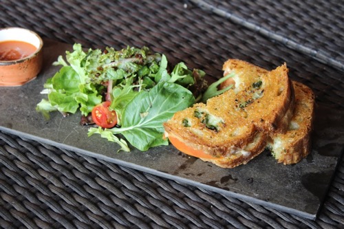 グリルドチーズサンドイッチ サンドイッチ ワイキキ ハワイ ホノルル スカイワイキキ カプレーゼ SKYWaikiki waikiki hawaii grilledcheesesandwich caprese