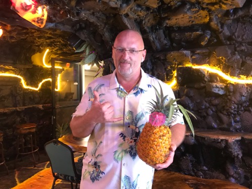 ハワイ　ラバチューブ　ワイキキ　オーナー　ownwe food & drinks　hawaii waikiki lavatube