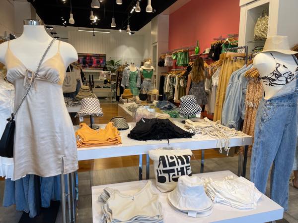 22 アラモアナセンターのおすすめ 安くて可愛い女性向けファッションブランド セレクトショップ8店 Kaukau ハワイ のお得なクーポン 予約ならカウカウ