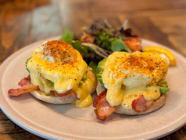 th_sunny days hawaii egg benedict サニーデイズ　エッグベネディクト