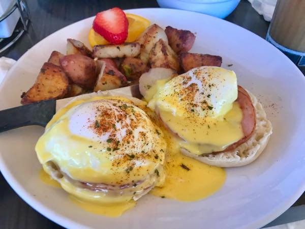 eggs benedict hawaii waikiki sweet es cafe kapahulu