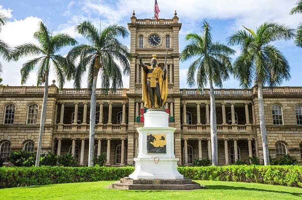 th_hnl_kamehamehastatues_01