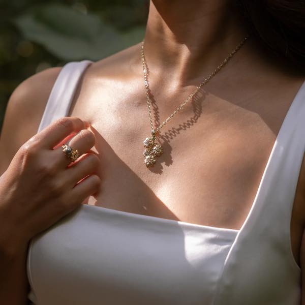 th_Na_uPendantinGoldwithDiamonds-40mm